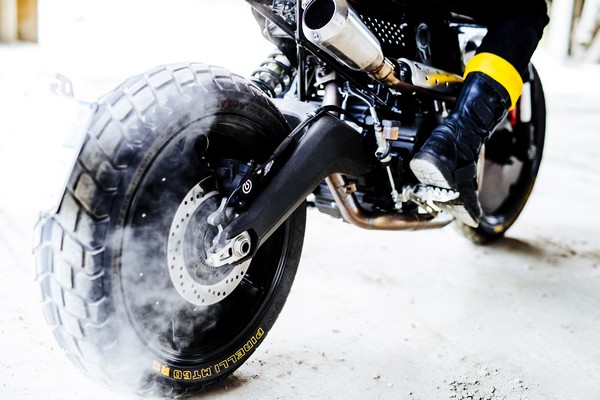 Comment changer les pneus ? - Moto-Station